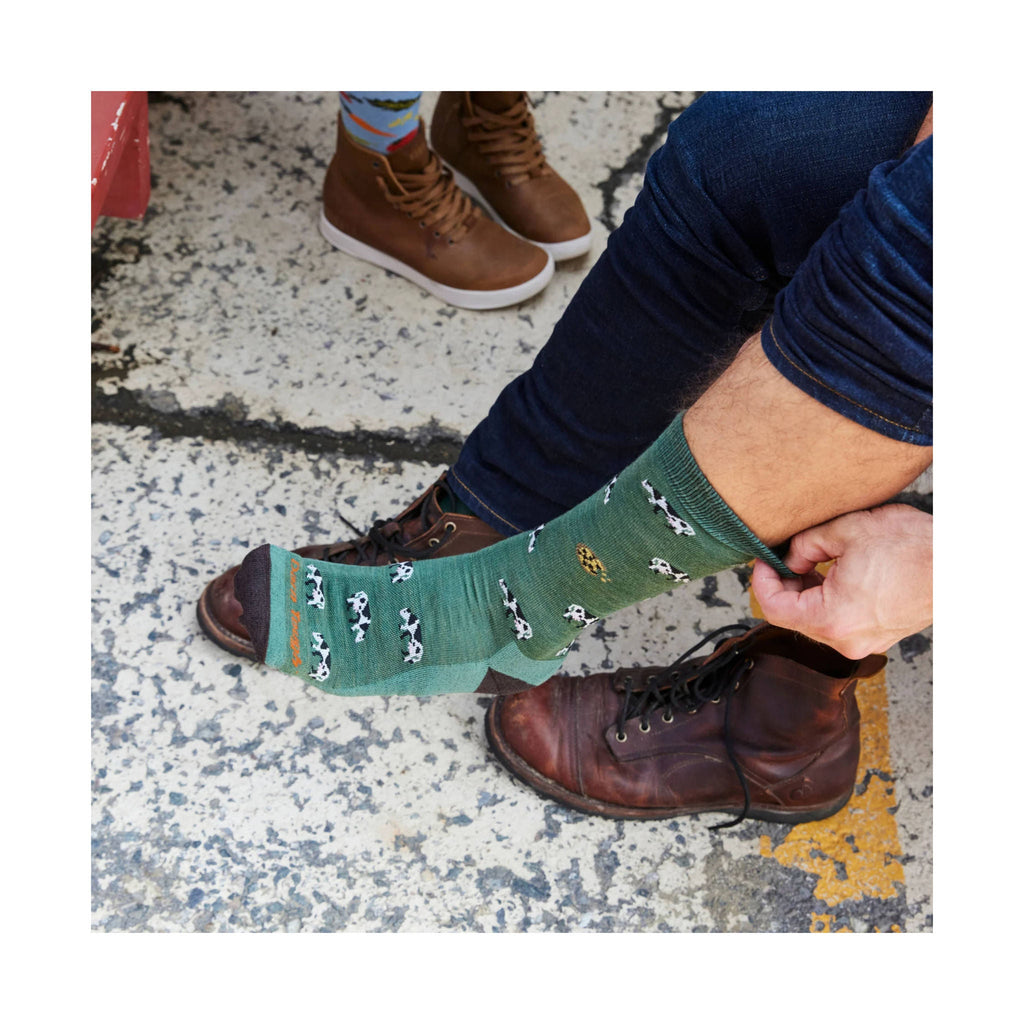 Darn Tough Vermont Men's Dairy Air Crew Lightweight Lifestyle Sock - Pasture - Lenny's Shoe & Apparel