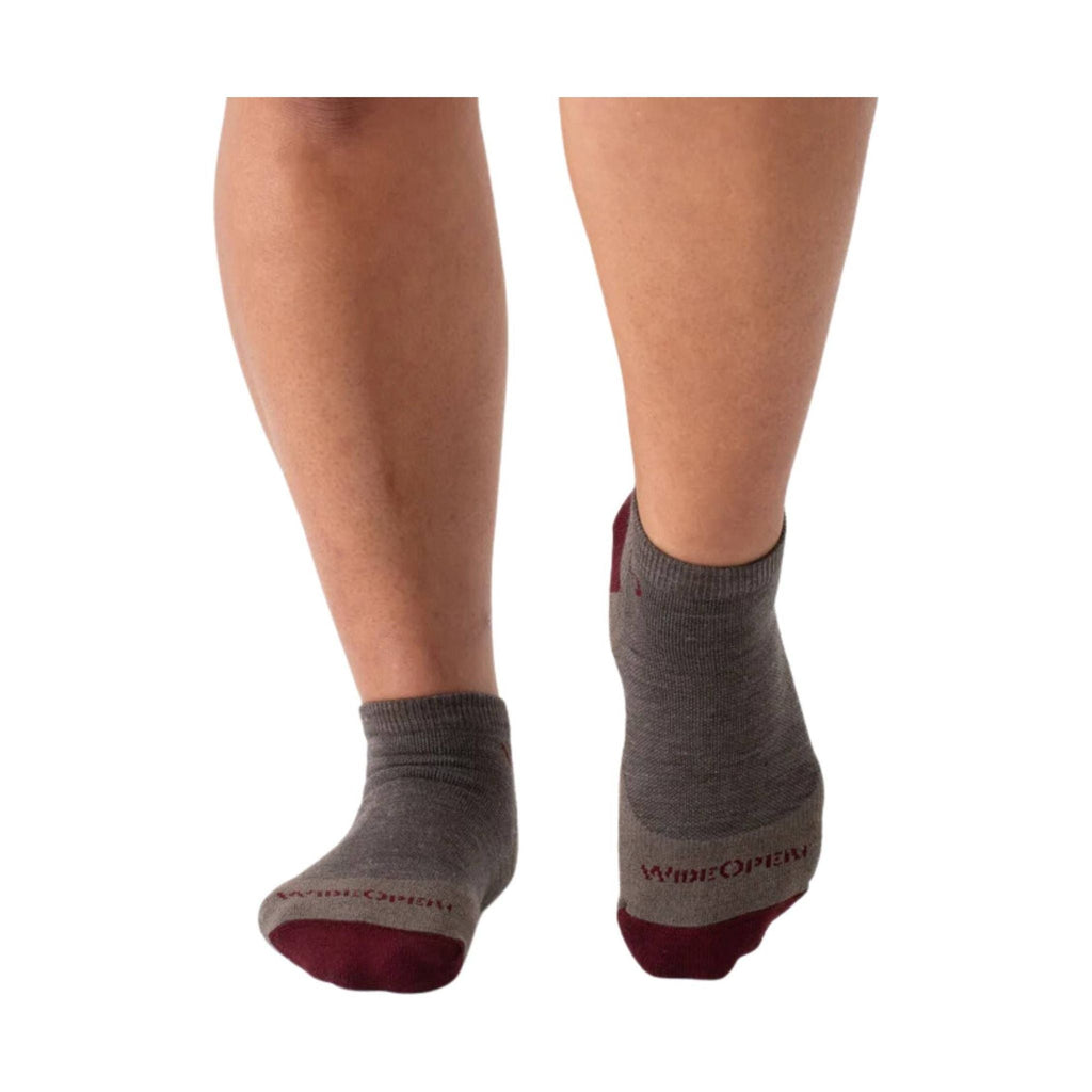 Wide Open Women's Solid Cushioned No Show Socks - Taupe - Lenny's Shoe & Apparel